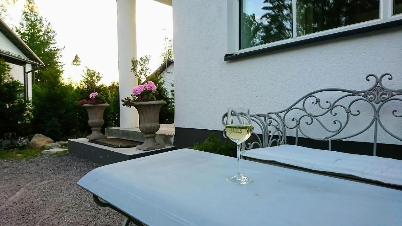 Villa Jokivarsi Bed & Breakfast Βάνταα